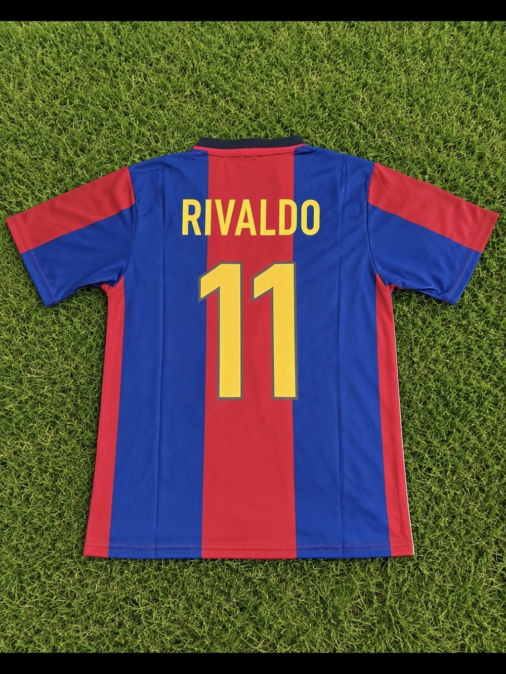 Rivaldo #11 Barcelona Retro Soccer Jersey Size Medium